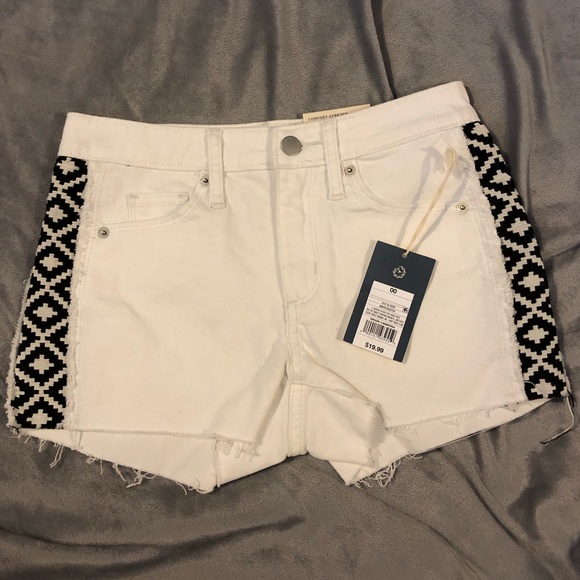 Universal Thread Pants - 💥NEW White HighRise Short Shorts fun side design